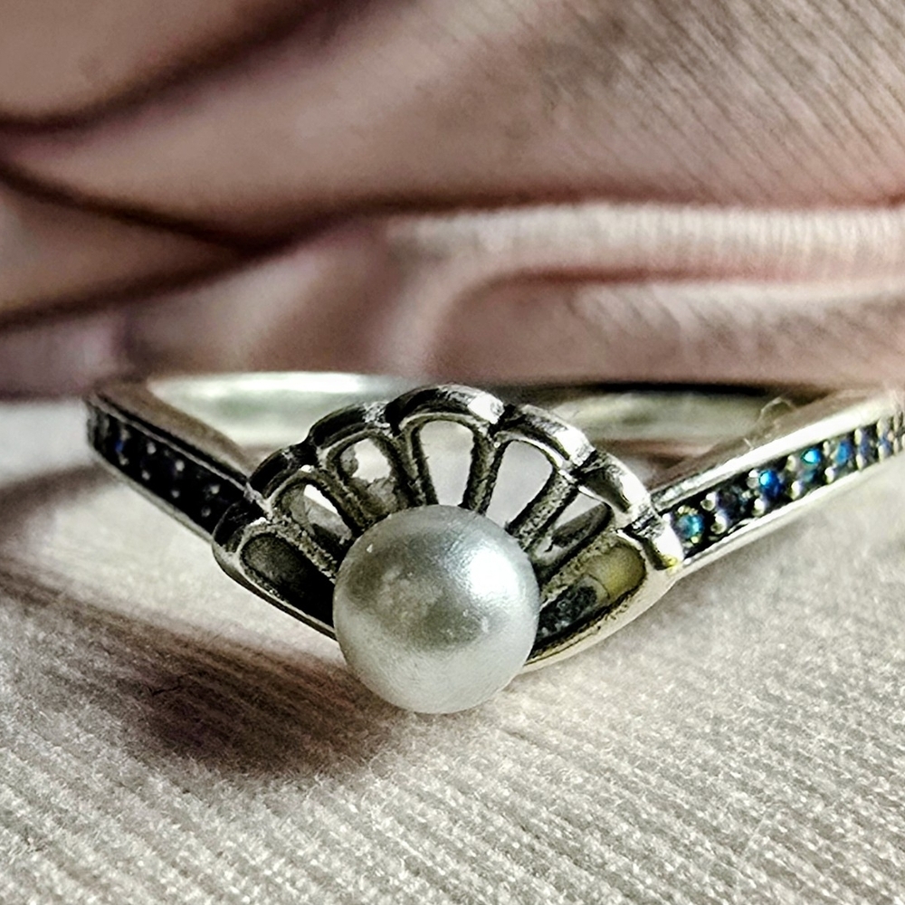 Elegant Silver Pearl Ring